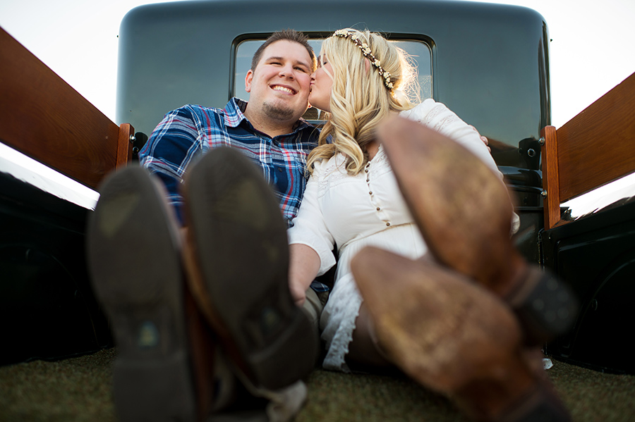 07_Whimsical_Rustic_Engagement_Session