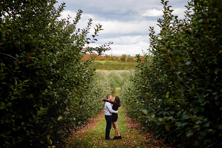 04_colorful_fall_engagement_new_jersey_farm